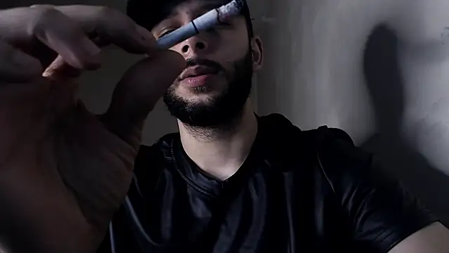 Snapshot of henryaxe chatting on November 29, 9:37 pm henryaxe online show from November 29, 9:37 pm