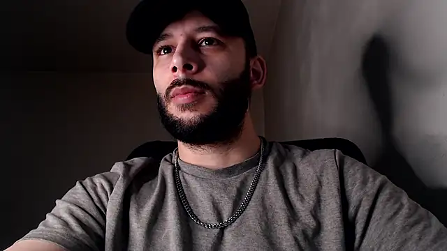 Snapshot of henryaxe chatting on December 1, 2:18 pm henryaxe online show from December 1, 2:18 pm