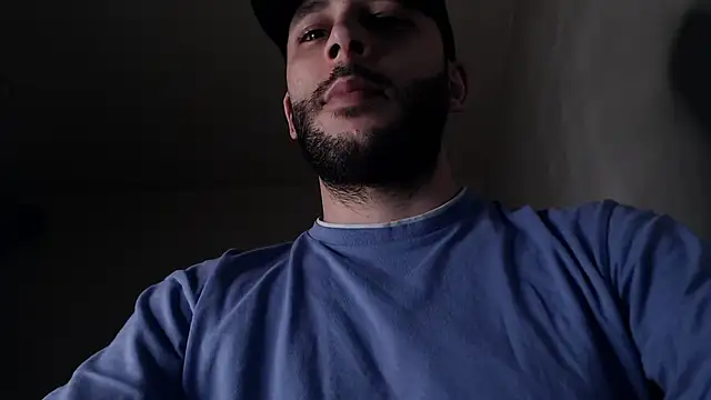 Snapshot of henryaxe chatting on December 14, 6:35 pm henryaxe online show from December 14, 6:35 pm