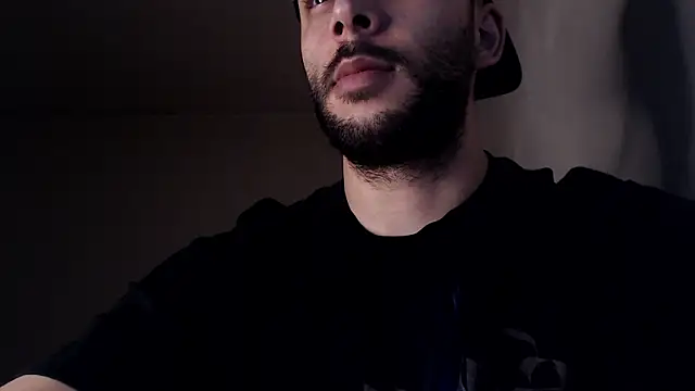 Snapshot of henryaxe chatting on November 14, 12:47 am henryaxe online show from November 14, 12:47 am