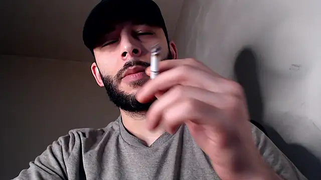 Snapshot of henryaxe chatting on November 30, 5:58 pm henryaxe online show from November 30, 5:58 pm