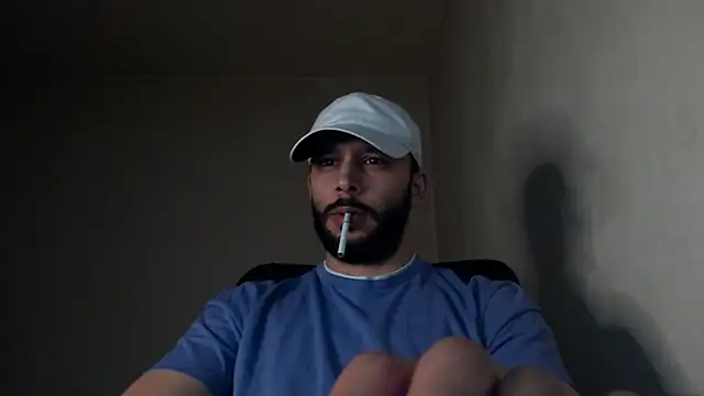 Snapshot of henryaxe chatting on October 12, 1:51 am henryaxe online show from October 12, 1:51 am