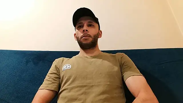 Snapshot of henryaxe chatting on January 25, 8:00 pm henryaxe online show from January 25, 8:00 pm