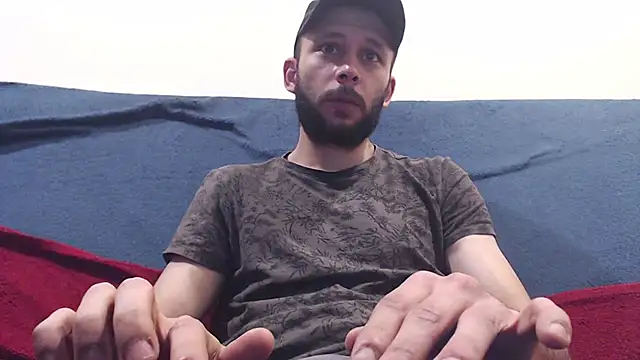 Snapshot of henryaxe chatting on March 16, 8:10 am henryaxe online show from March 16, 8:10 am