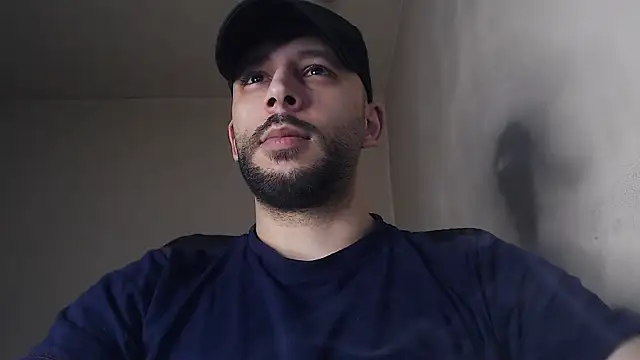 Snapshot of henryaxe chatting on May 22, 1:31 pm henryaxe online show from May 22, 1:31 pm