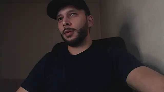 Snapshot of henryaxe chatting on October 13, 12:12 am henryaxe online show from October 13, 12:12 am