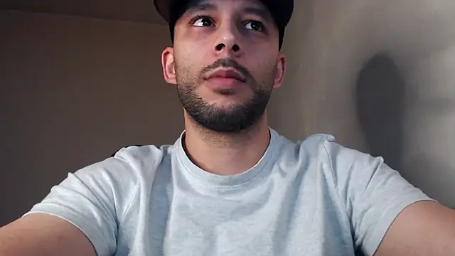 Snapshot of henryaxe chatting on November 2, 1:27 pm henryaxe online show from November 2, 1:27 pm