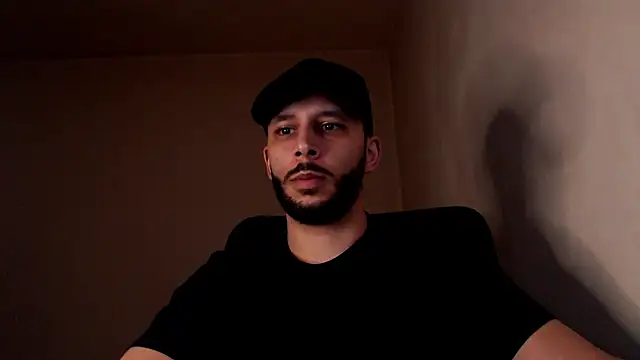 Snapshot of henryaxe chatting on October 13, 11:49 pm henryaxe online show from October 13, 11:49 pm