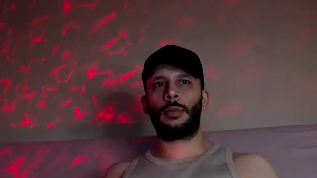 Snapshot of henryaxe chatting on September 15, 10:21 pm henryaxe online show from September 15, 10:21 pm