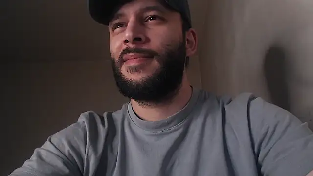 Snapshot of henryaxe chatting on May 13, 11:28 am henryaxe online show from May 13, 11:28 am