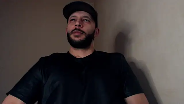 Snapshot of henryaxe chatting on October 25, 7:51 am henryaxe online show from October 25, 7:51 am