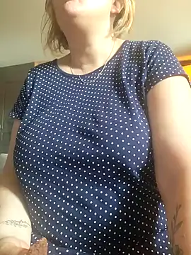 Snapshot of lady_charlyne chatting on May 30, 7:36 am lady charlyne online show from May 30, 7:36 am