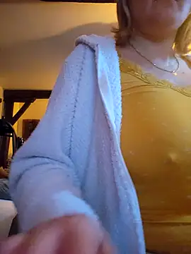 Snapshot of lady_charlyne chatting on December 10, 7:58 am lady charlyne online show from December 10, 7:58 am