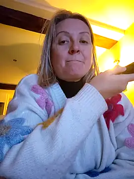 Snapshot of lady_charlyne chatting on December 10, 7:00 pm lady charlyne online show from December 10, 7:00 pm