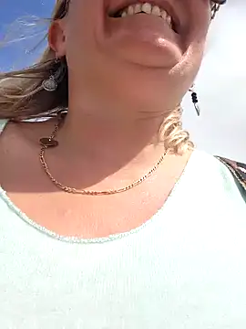 Snapshot of lady_charlyne chatting on February 1, 4:43 pm lady charlyne online show from February 1, 4:43 pm