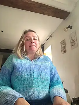 Snapshot of lady_charlyne chatting on February 27, 12:01 pm lady charlyne online show from February 27, 12:01 pm