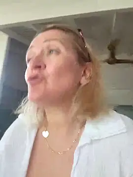 Snapshot of lady_charlyne chatting on January 22, 2:24 pm lady charlyne online show from January 22, 2:24 pm