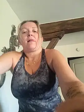 Snapshot of lady_charlyne chatting on February 26, 9:33 am lady charlyne online show from February 26, 9:33 am