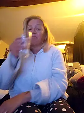 Snapshot of lady_charlyne chatting on February 14, 7:02 pm lady charlyne online show from February 14, 7:02 pm