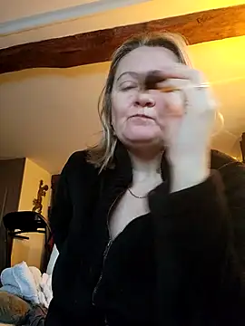 Snapshot of lady_charlyne chatting on January 8, 8:38 am lady charlyne online show from January 8, 8:38 am