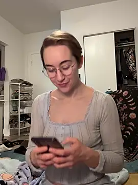 Snapshot of ketarisenup chatting on March 17, 1:24 am ketarisenup online show from March 17, 1:24 am