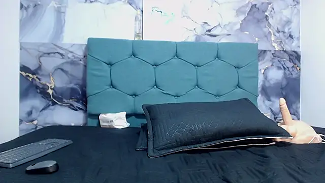 alexa pariss online show from March 4, 7:10 pm