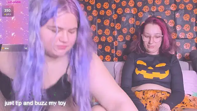 Snapshot of Freakcute_ chatting on October 21, 7:02 pm Freakcute online show from October 21, 7:02 pm