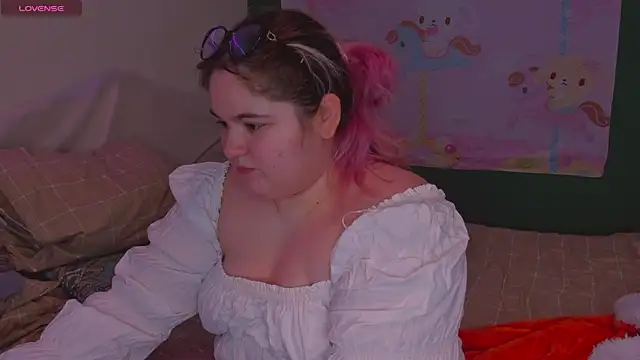 Freakcute  online show from February 27, 5:26 pm