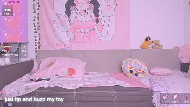 Freakcute  online show from October 20, 6:19 pm