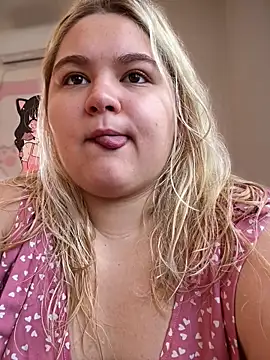 Snapshot of Freakcute_ chatting on June 9, 3:46 pm Freakcute online show from June 9, 3:46 pm