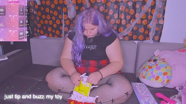 Snapshot of Freakcute_ chatting on October 25, 5:13 pm Freakcute online show from October 25, 5:13 pm