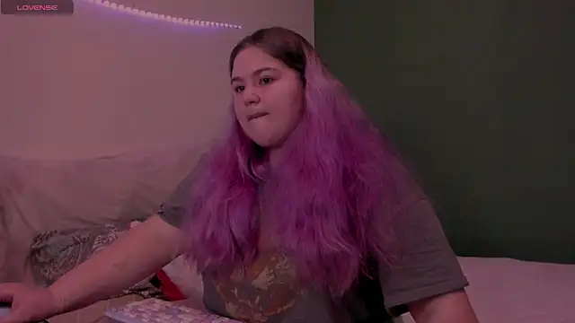 Freakcute  online show from February 9, 3:23 pm