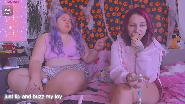 Snapshot of Freakcute_ chatting on October 24, 10:14 am Freakcute online show from October 24, 10:14 am