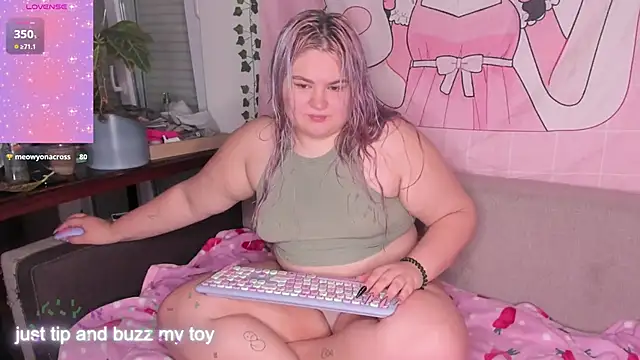 Snapshot of Freakcute_ chatting on November 19, 4:07 pm Freakcute online show from November 19, 4:07 pm