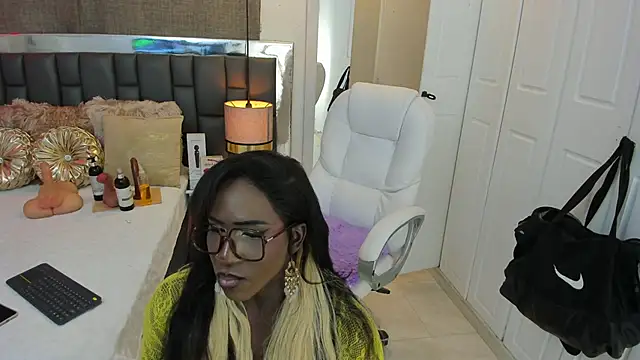 IsseyMz online show from February 6, 4:10 am