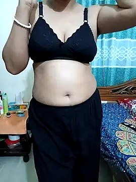 Snapshot of Priya_Boudi chatting on March 1, 4:47 am Priya Boudi online show from March 1, 4:47 am