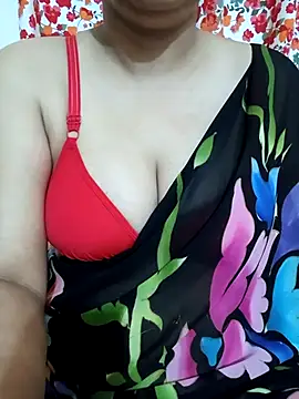 Snapshot of Priya_Boudi chatting on April 21, 6:03 pm Priya Boudi online show from April 21, 6:03 pm
