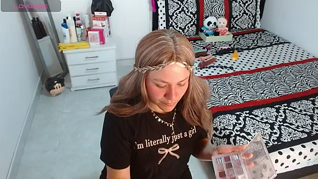 Snapshot of soniafuckboobs chatting on October 21, 12:26 pm soniafuckboobs online show from October 21, 12:26 pm