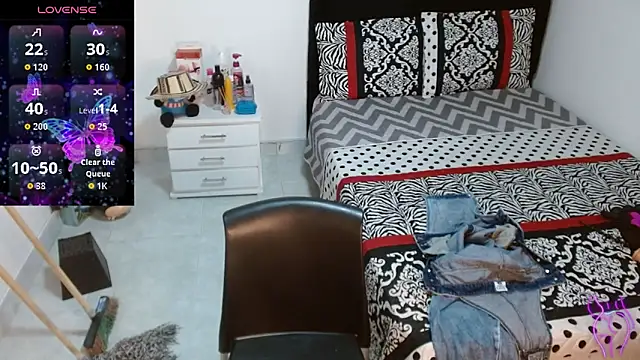 Snapshot of soniafuckboobs chatting on November 19, 1:00 pm soniafuckboobs online show from November 19, 1:00 pm