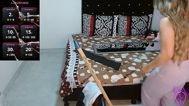 Snapshot of soniafuckboobs chatting on November 21, 4:06 pm soniafuckboobs online show from November 21, 4:06 pm