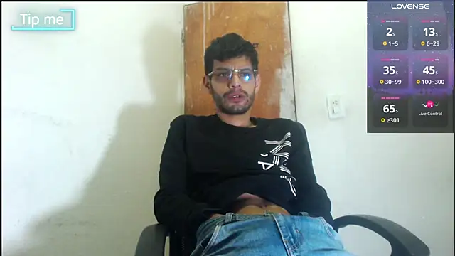 Snapshot of GrayHornyX chatting on May 17, 1:33 pm GrayHornyX online show from May 17, 1:33 pm