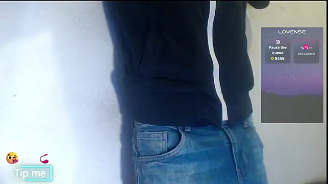 Snapshot of GrayHornyX chatting on December 22, 6:46 am GrayHornyX online show from December 22, 6:46 am