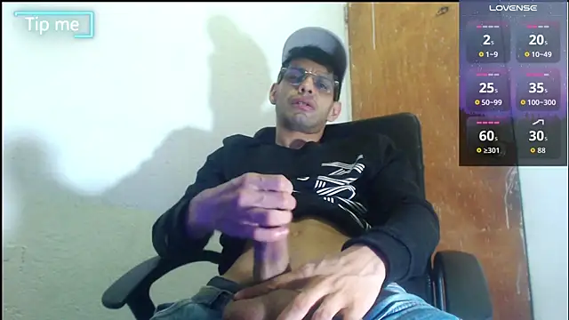 Snapshot of GrayHornyX chatting on May 9, 2:26 am GrayHornyX online show from May 9, 2:26 am