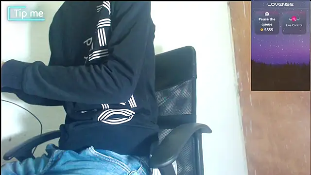 Snapshot of GrayHornyX chatting on April 30, 12:23 pm GrayHornyX online show from April 30, 12:23 pm