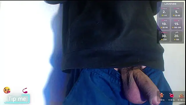 Snapshot of GrayHornyX chatting on December 2, 9:33 am GrayHornyX online show from December 2, 9:33 am