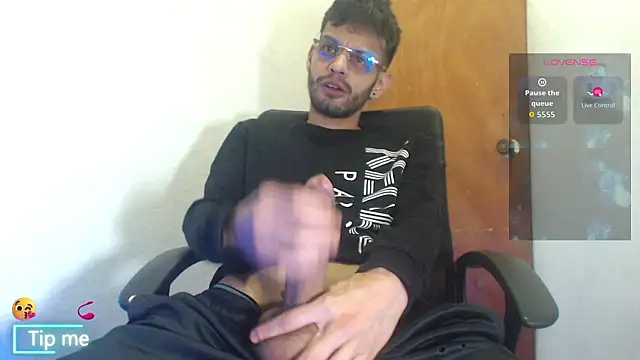 Snapshot of GrayHornyX chatting on February 23, 4:40 pm GrayHornyX online show from February 23, 4:40 pm