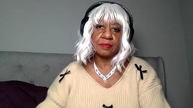 Snapshot of BreanaDivine chatting on January 9, 4:19 am BreanaDivine online show from January 9, 4:19 am