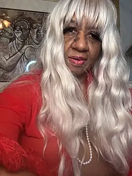 BreanaDivine online show from March 12, 6:28 am