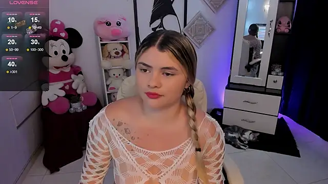 chloejones   online show from February 6, 10:21 pm