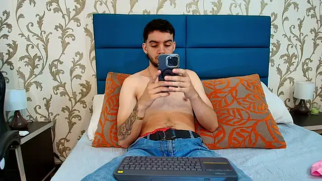 Michael magno online show from November 2, 8:14 pm